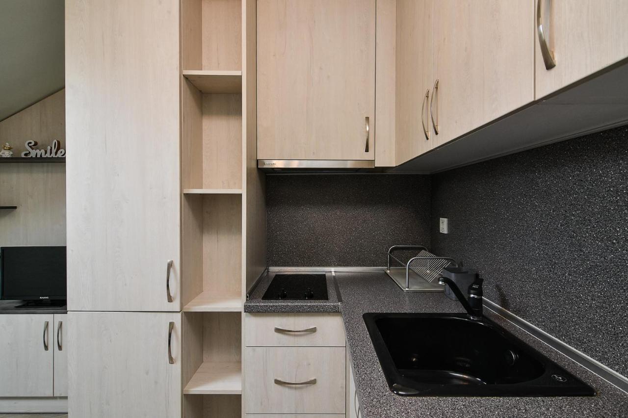 Small Studio On Budget In The Heart Of City Várna Kültér fotó