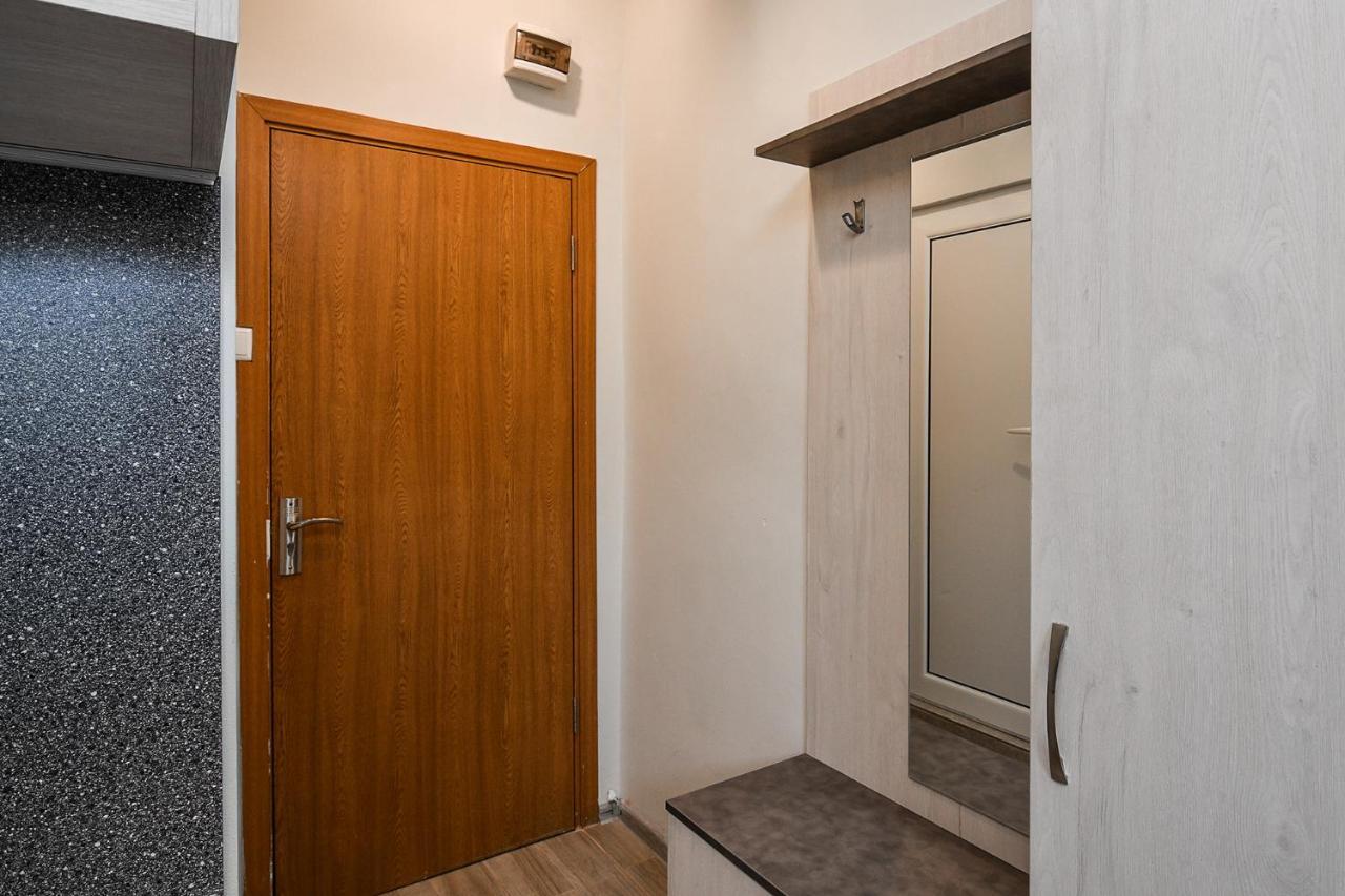 Small Studio On Budget In The Heart Of City Várna Kültér fotó