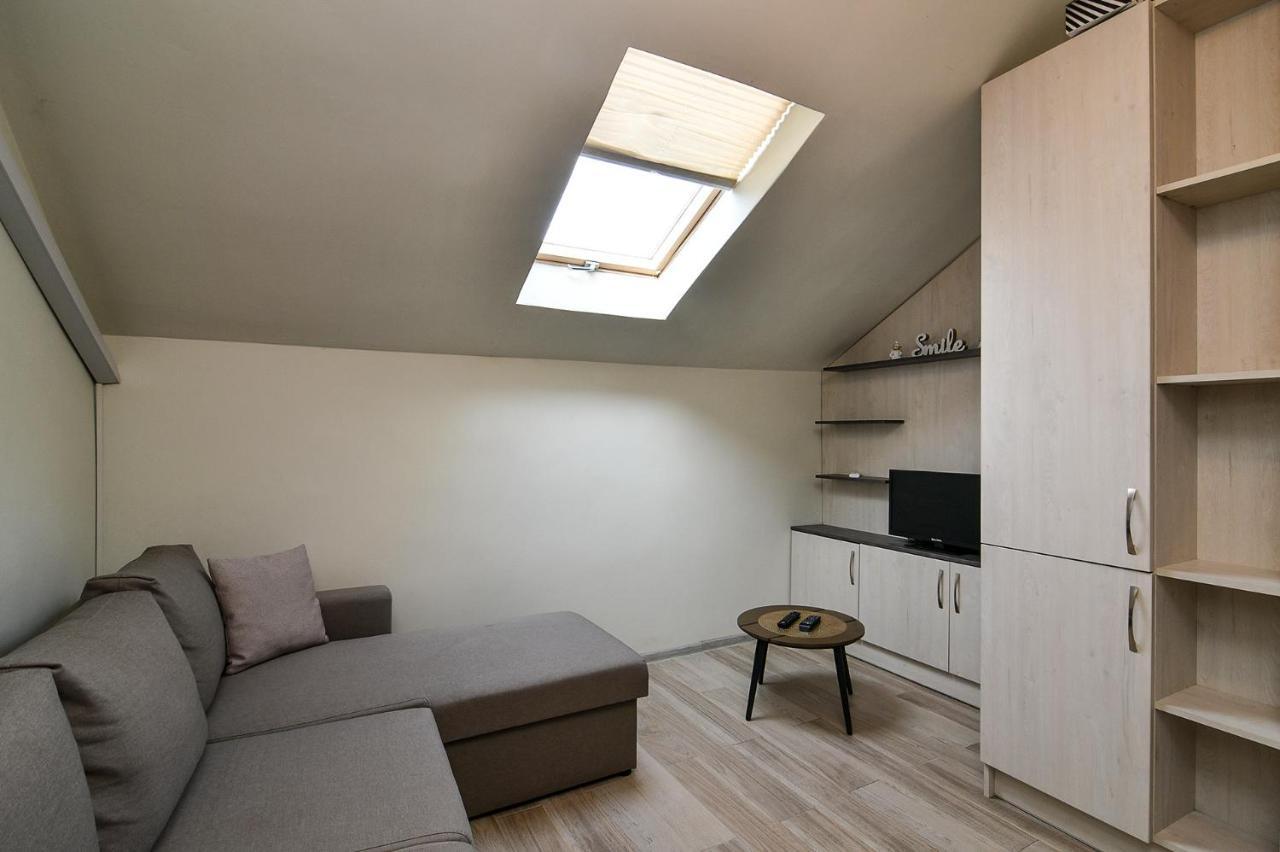 Small Studio On Budget In The Heart Of City Várna Kültér fotó